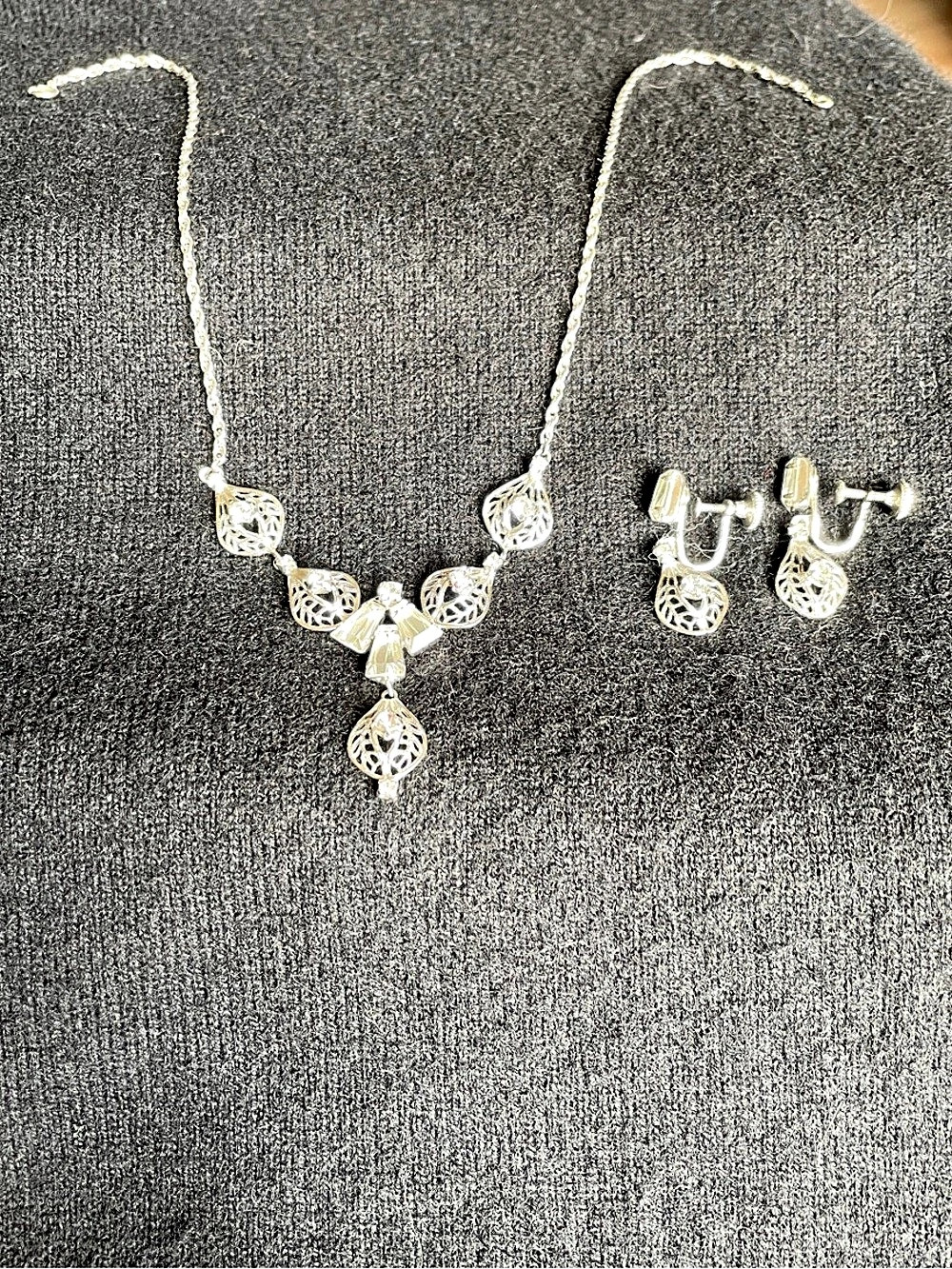 Filigree Necklace & Earrings in Silver Like New